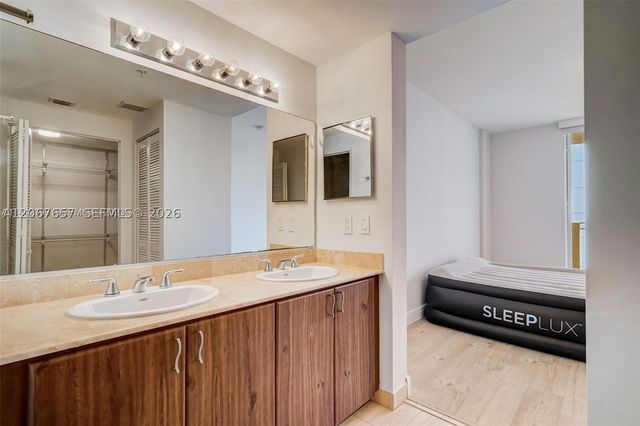 2425 SW 27th Ave 806, Miami, FL 33145