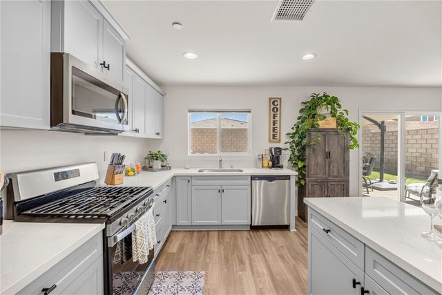 13759 Asprey St, Victorville, CA 92392