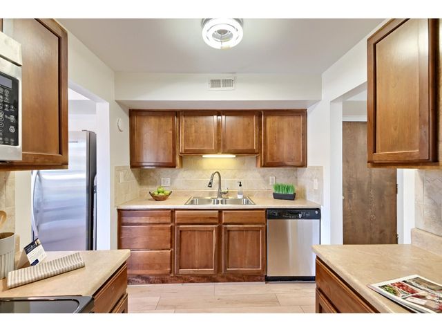 500 Manhattan Dr D7, Boulder, CO 80303