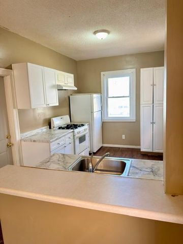 687 Aurora Avenue, Saint Paul, MN 55104