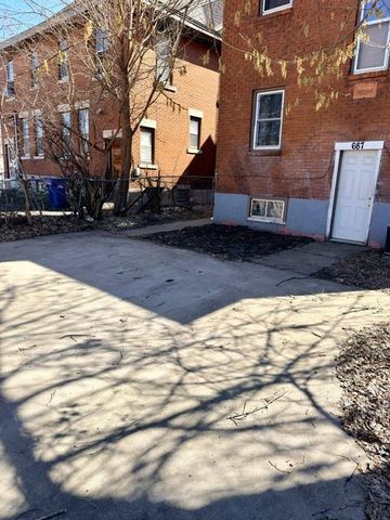 687 Aurora Avenue, Saint Paul, MN 55104