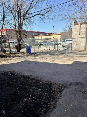 687 Aurora Avenue, Saint Paul, MN 55104