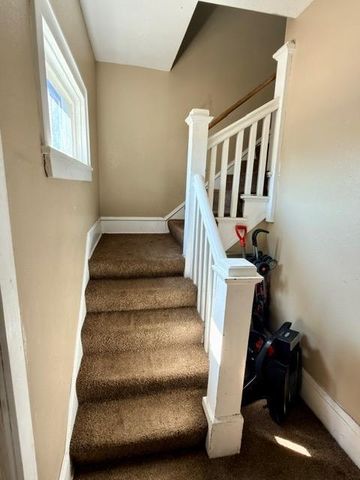 687 Aurora Avenue, Saint Paul, MN 55104