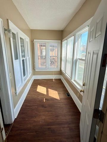 687 Aurora Avenue, Saint Paul, MN 55104