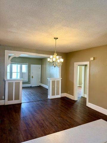 687 Aurora Avenue, Saint Paul, MN 55104