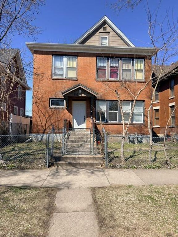 687 Aurora Avenue, Saint Paul, MN 55104