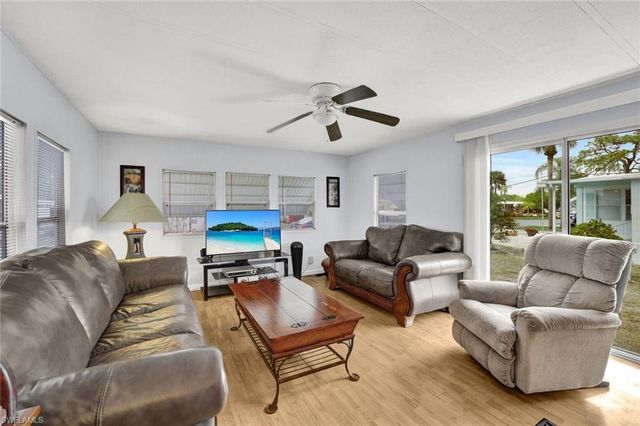 27543 Hoenie DR, Bonita Springs, FL 34135