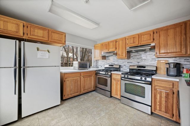 230 Chickering Rd 12, North Andover, MA 01845