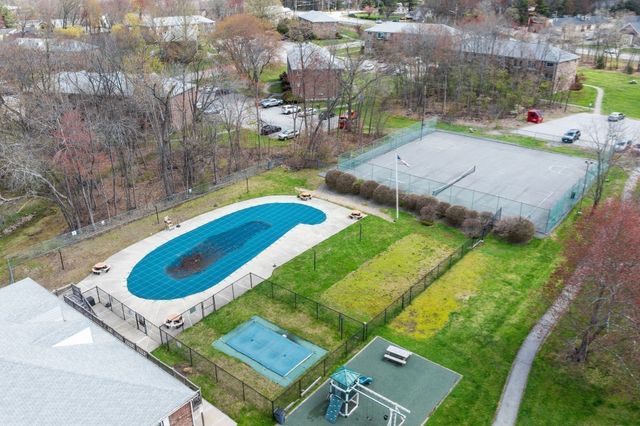 230 Chickering Rd 12, North Andover, MA 01845