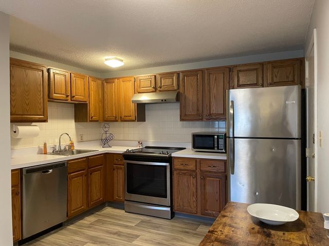 230 Chickering Rd 12, North Andover, MA 01845
