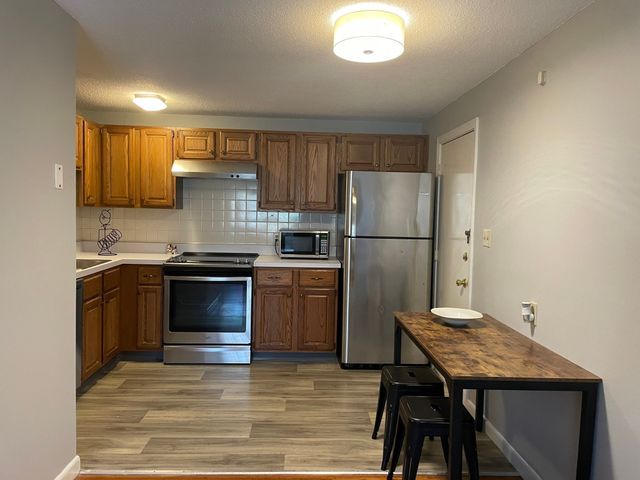 230 Chickering Rd 12, North Andover, MA 01845