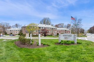 230 Chickering Rd 12, North Andover, MA 01845