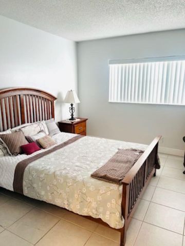 7817 Golf Cir Drive 210, Margate, FL 33063