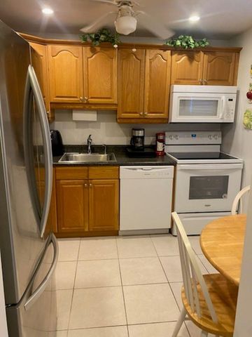 7817 Golf Cir Drive 210, Margate, FL 33063
