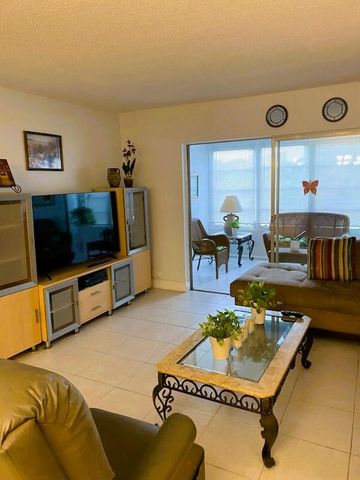 7817 Golf Cir Drive 210, Margate, FL 33063