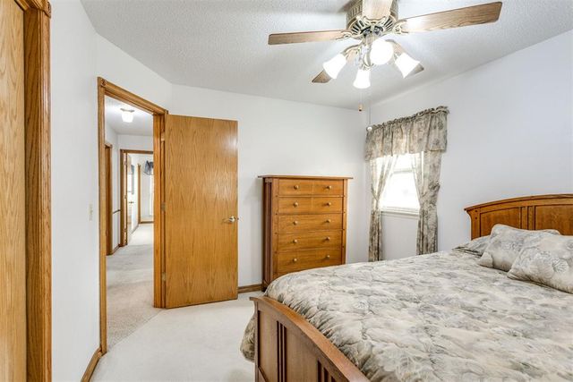 1892 W Lake Park Drive, Mustang, OK 73064