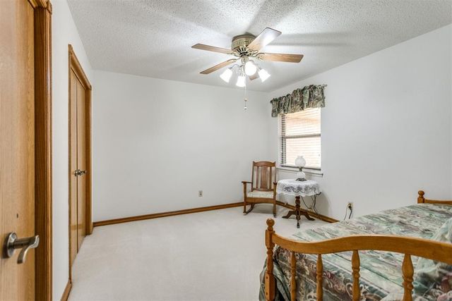 1892 W Lake Park Drive, Mustang, OK 73064