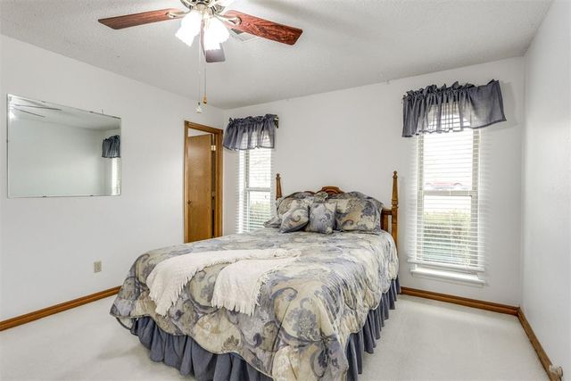 1892 W Lake Park Drive, Mustang, OK 73064