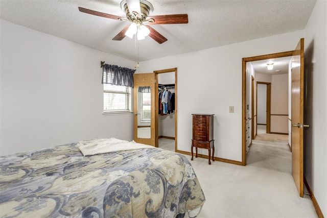 1892 W Lake Park Drive, Mustang, OK 73064