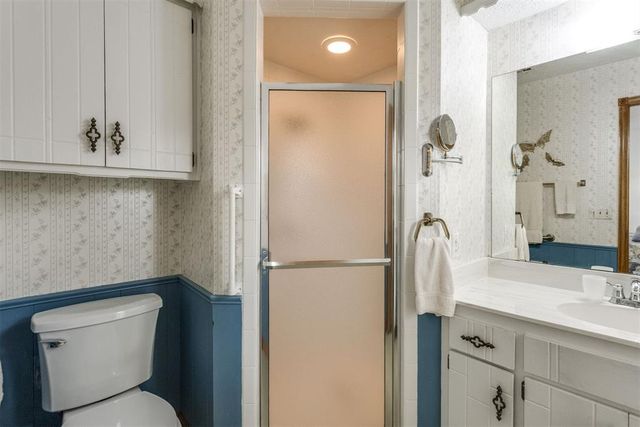 1892 W Lake Park Drive, Mustang, OK 73064