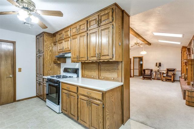 1892 W Lake Park Drive, Mustang, OK 73064