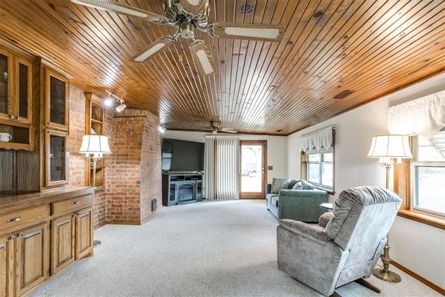 1892 W Lake Park Drive, Mustang, OK 73064