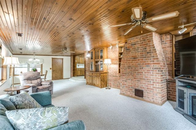 1892 W Lake Park Drive, Mustang, OK 73064