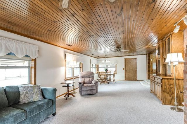 1892 W Lake Park Drive, Mustang, OK 73064