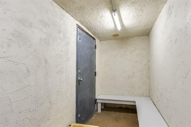 1892 W Lake Park Drive, Mustang, OK 73064