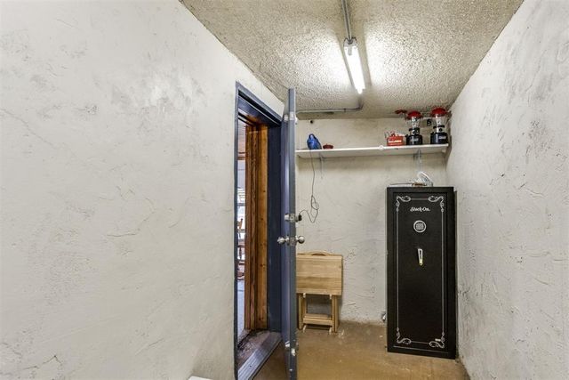 1892 W Lake Park Drive, Mustang, OK 73064