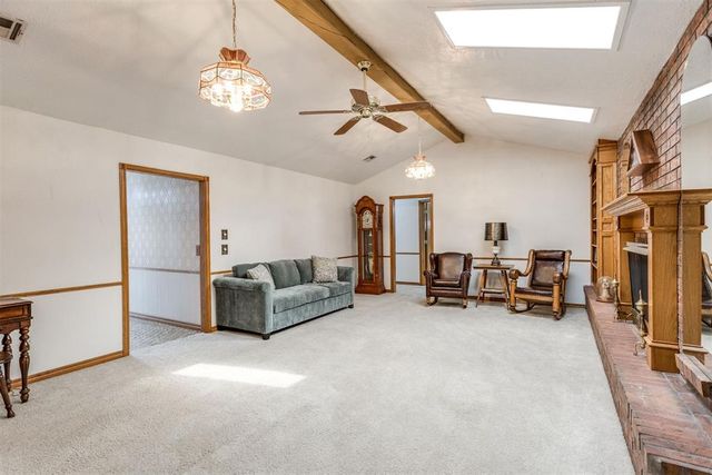 1892 W Lake Park Drive, Mustang, OK 73064