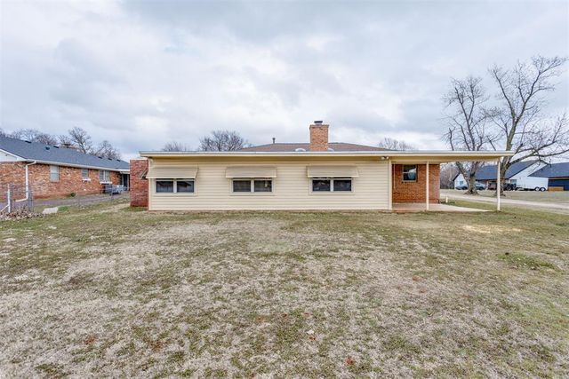 1892 W Lake Park Drive, Mustang, OK 73064