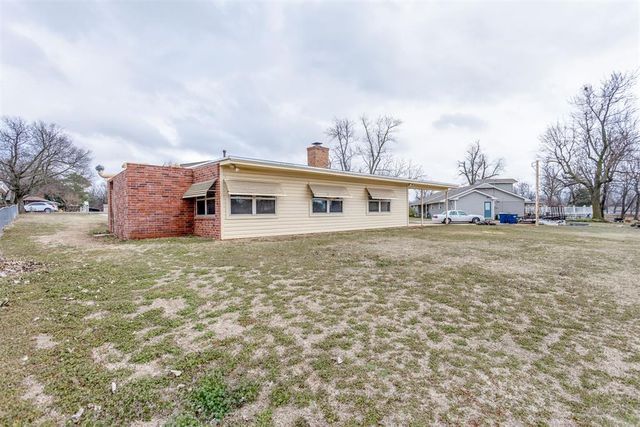 1892 W Lake Park Drive, Mustang, OK 73064