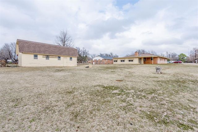 1892 W Lake Park Drive, Mustang, OK 73064