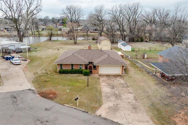 1892 W Lake Park Drive, Mustang, OK 73064