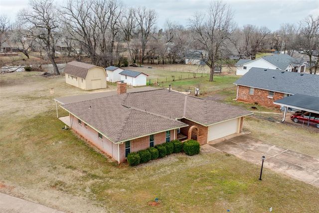 1892 W Lake Park Drive, Mustang, OK 73064