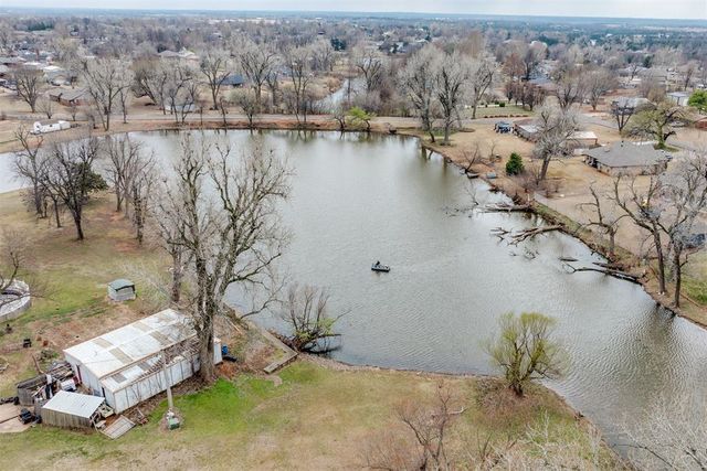 1892 W Lake Park Drive, Mustang, OK 73064