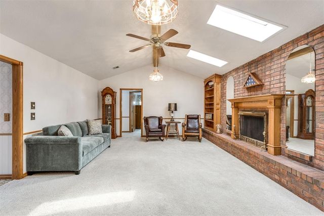 1892 W Lake Park Drive, Mustang, OK 73064