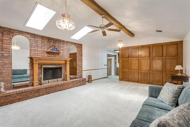 1892 W Lake Park Drive, Mustang, OK 73064