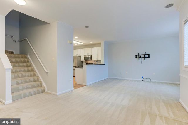 2504 LOGAN WOOD DR, Herndon, VA 20171
