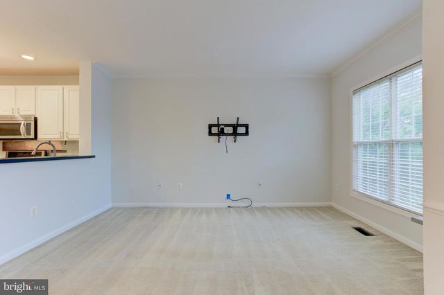 2504 LOGAN WOOD DR, Herndon, VA 20171