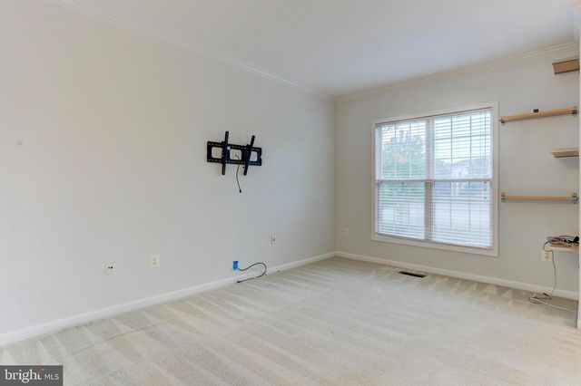 2504 LOGAN WOOD DR, Herndon, VA 20171