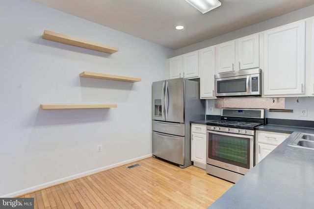 2504 LOGAN WOOD DR, Herndon, VA 20171