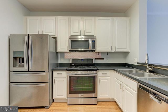 2504 LOGAN WOOD DR, Herndon, VA 20171