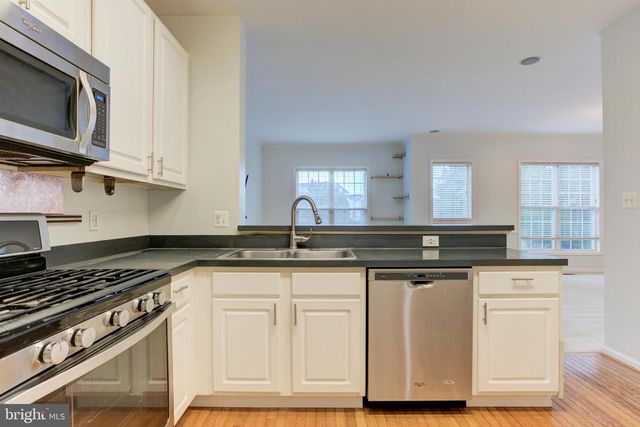 2504 LOGAN WOOD DR, Herndon, VA 20171