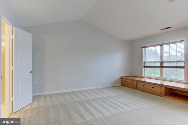 2504 LOGAN WOOD DR, Herndon, VA 20171