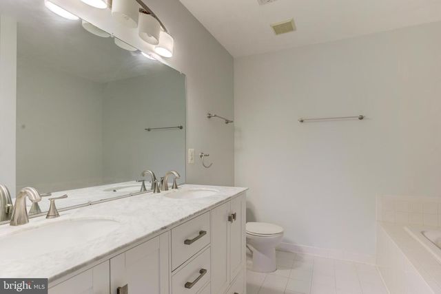 2504 LOGAN WOOD DR, Herndon, VA 20171