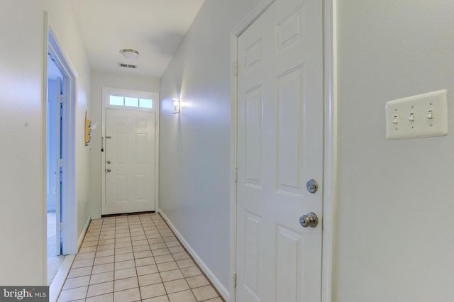 2504 LOGAN WOOD DR, Herndon, VA 20171