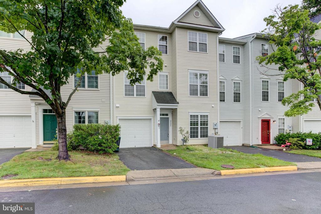 2504 LOGAN WOOD DR, Herndon, VA 20171