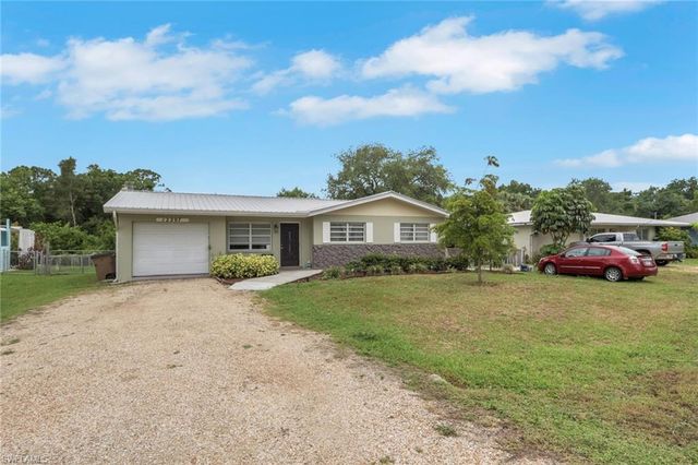 12207 De Moya DR, Fort Myers, FL 33905